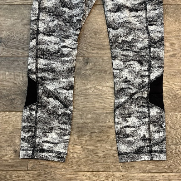 Lululemon 21” Leggings - Picture 2 of 5